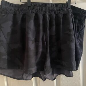 Lululemon Track That Mid Rise Short 5”